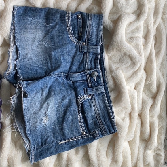 Shorts - Picture 2 of 5